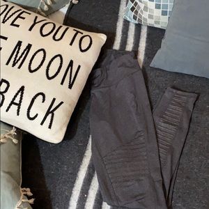 Gray ribbed leggings🪡🪡